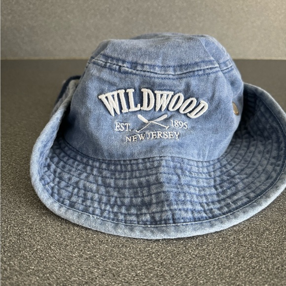 Bucket hat - Picture 2 of 3